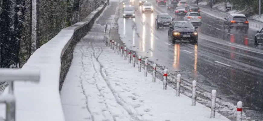 В Україні ожеледиця та снігопади: на дорогах масові ДТП та обмеження для вантажівок В Україні ожеледиця та снігопади: на дорогах масові ДТП та обмеження для вантажівок