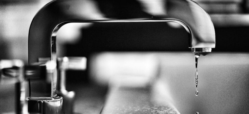 Весь Київ без води: що відомо та коли повернуть Весь Київ без води: що відомо та коли повернуть