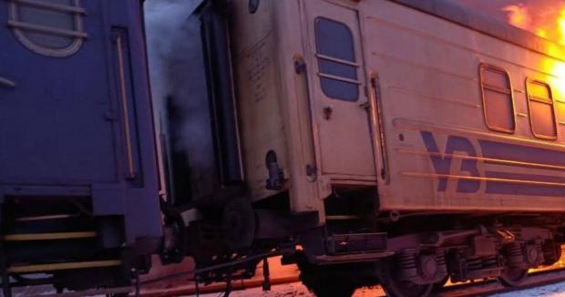 Відкривав заблоковані двері та опускав сходи: Під час атаки російських БПЛА по пасажирському поїзду боєць 93-ї бригади врятував десятки людей Відкривав заблоковані двері та опускав сходи: Під час атаки російських БПЛА по пасажирському поїзду боєць 93-ї бригади врятував десятки людей