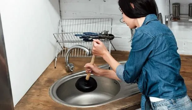 Вилийте це в раковину – жир зникне за хвилини, а злив знову запрацює Вилийте це в раковину – жир зникне за хвилини, а злив знову запрацює