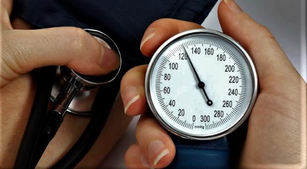 Випийте склянку ввечері: Ці напої допомагають знизити кров’яний тиск і покращити сон Випийте склянку ввечері: Ці напої допомагають знизити кров’яний тиск і покращити сон