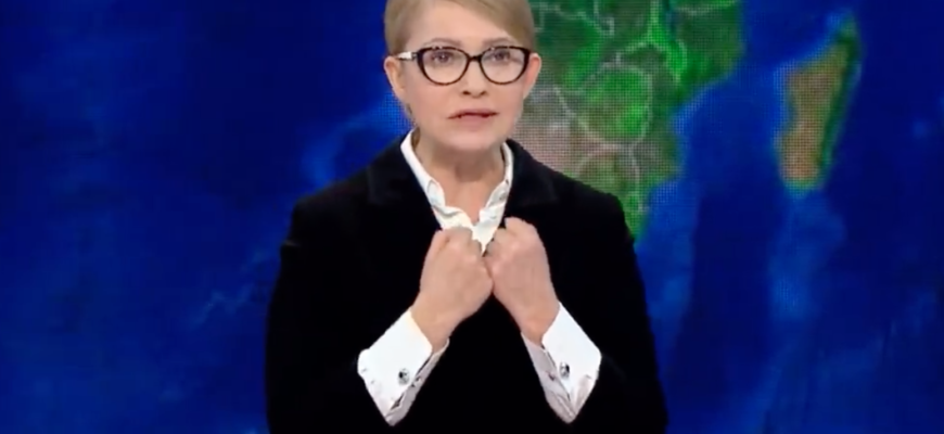 За Юлею Тимошенко прийшли: з ночі відбуваються обшуки, а вранці їй вручили підозру За Юлею Тимошенко прийшли: з ночі відбуваються обшуки, а вранці їй вручили підозру