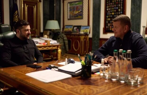 Залужний прибув до Києва та зустрівся з Зеленським (фото) Залужний прибув до Києва та зустрівся з Зеленським (фото)