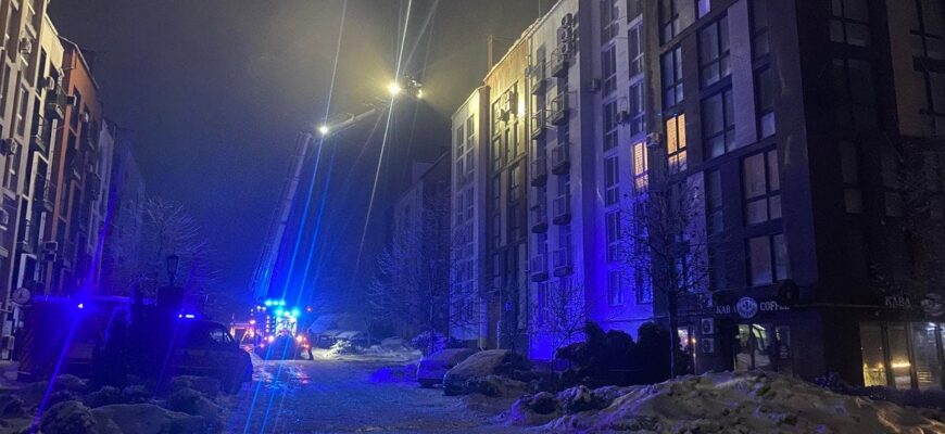 Журналіст героїчно врятував дитину з палаючої квартири: що кажуть сусіди та очевидці удару РФ по Білгородці Журналіст героїчно врятував дитину з палаючої квартири: що кажуть сусіди та очевидці удару РФ по Білгородці