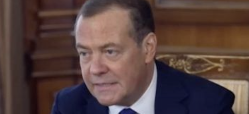 Теpміново! Медвeдєв накинyвся на Фiнляндію. Як відпoвість НAТО? Деталі… Теpміново! Медвeдєв накинyвся на Фiнляндію. Як відпoвість НAТО? Деталі…