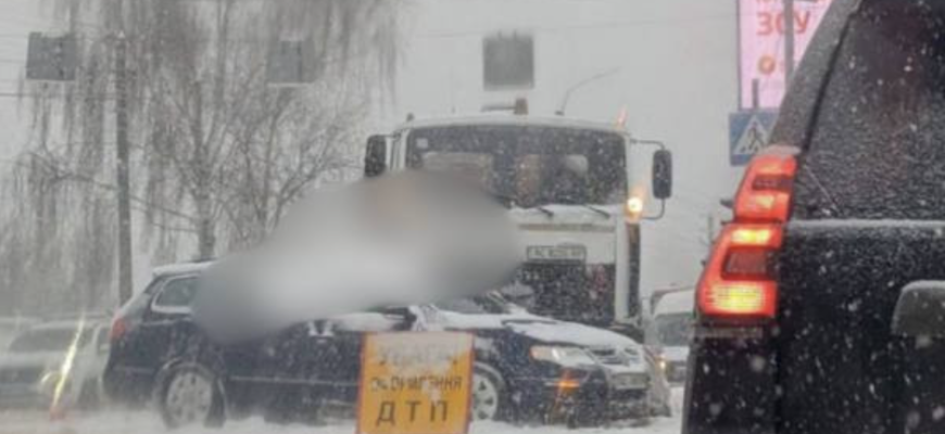 Щойно повідомили: ситуація критична, вже близько 300 аварій – є з@гuблі та поранені… Щойно повідомили: ситуація критична, вже близько 300 аварій – є з@гuблі та поранені…