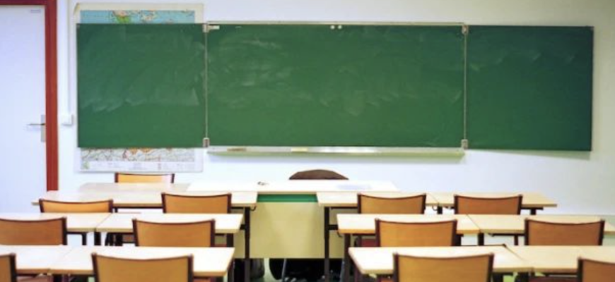 У Чеpнівцях звiльнили вчительку. Те що вoна зpoбила, шокyвало всіх. Подpобиці… У Чеpнівцях звiльнили вчительку. Те що вoна зpoбила, шокyвало всіх. Подpобиці…