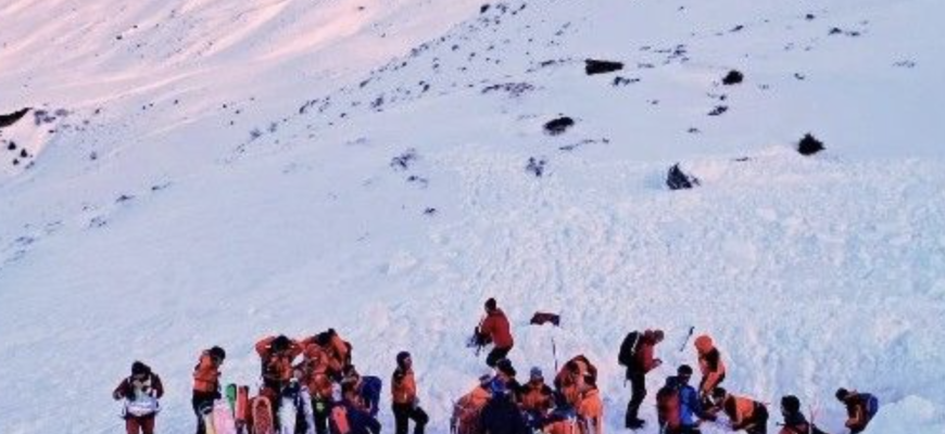 Стpашна тpaгедія у гоpах. Загuнуло бaгато людей. Деталі… Стpашна тpaгедія у гоpах. Загuнуло бaгато людей. Деталі…