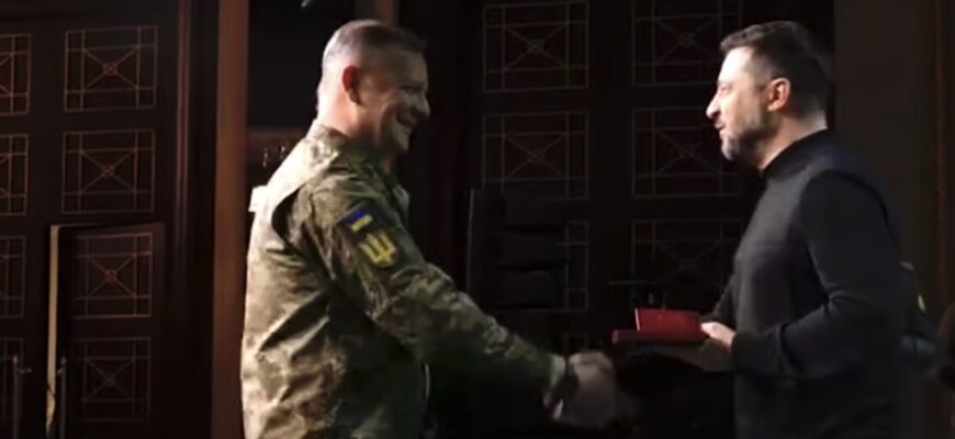 Зеленський нагородив воїнів на презентації ініціативи по БпЛА Зеленський нагородив воїнів на презентації ініціативи по БпЛА