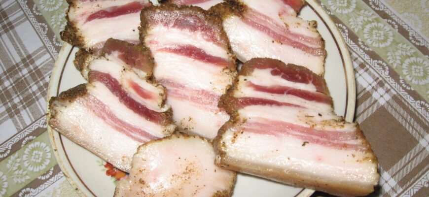 Найсмачніше сало солить моя бабуся: шкірка наче мармелад – така вже ніжна, що навіть 90-річний дід жує Найсмачніше сало солить моя бабуся: шкірка наче мармелад – така вже ніжна, що навіть 90-річний дід жує