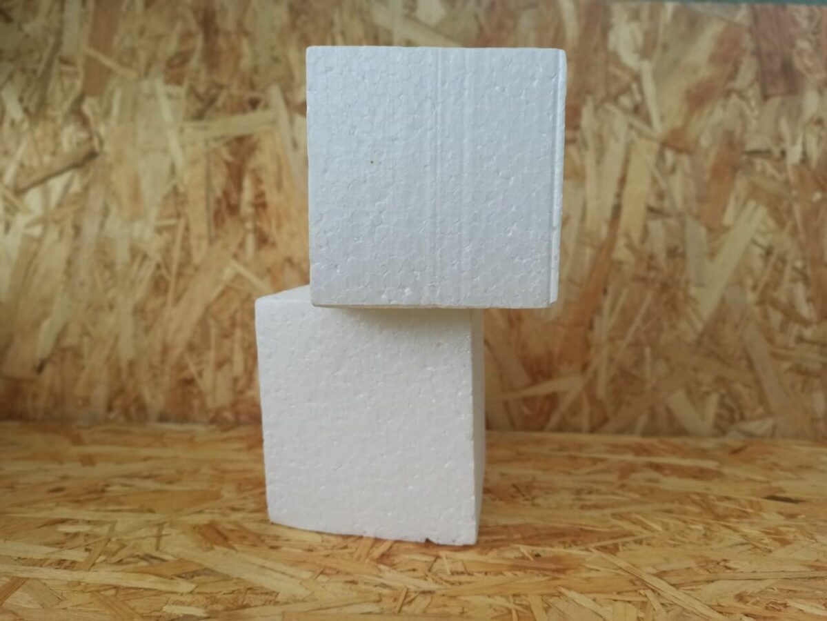 Експерти розповіли, як правильно використовувати пінопласт із посилок для утеплення взимку