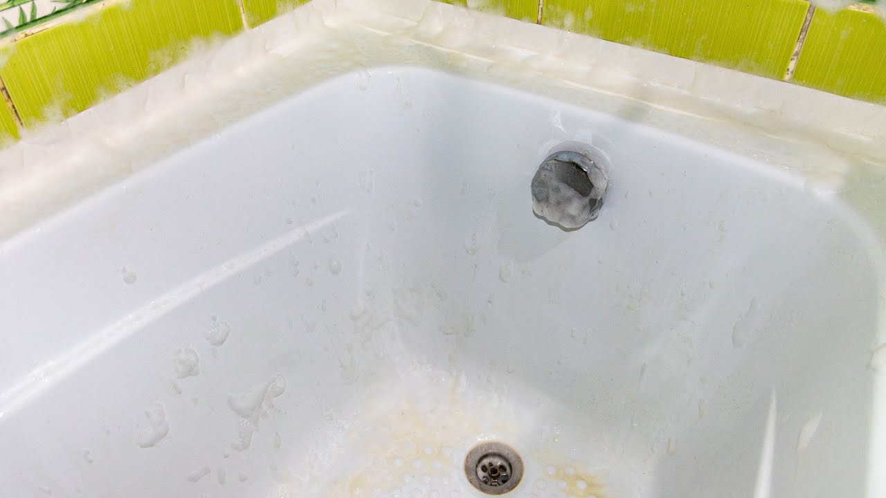 Експерти порадили, як правильно прибирати у ванній кімнаті, аби не було слідів вапняного нальоту