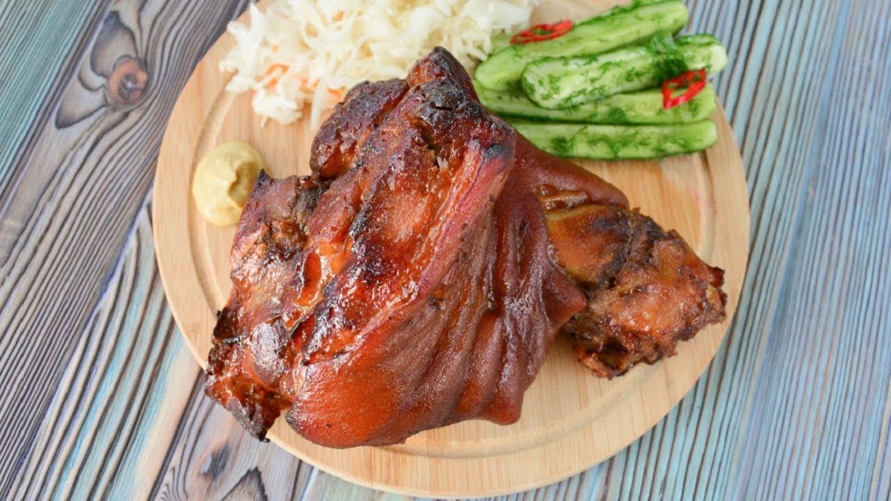 Кулінари поділились рецептом найсмачнішої запеченої свинячої рульки Кулінари поділились рецептом найсмачнішої запеченої свинячої рульки