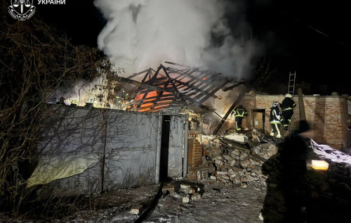 "Шахед" поцілив у приватний будинок у Богодухові на Харківщині: загинули троє дітей і батько, поранено вагітну жінку. ФОТО "Шахед" поцілив у приватний будинок у Богодухові на Харківщині: загинули троє дітей і батько, поранено вагітну жінку. ФОТО