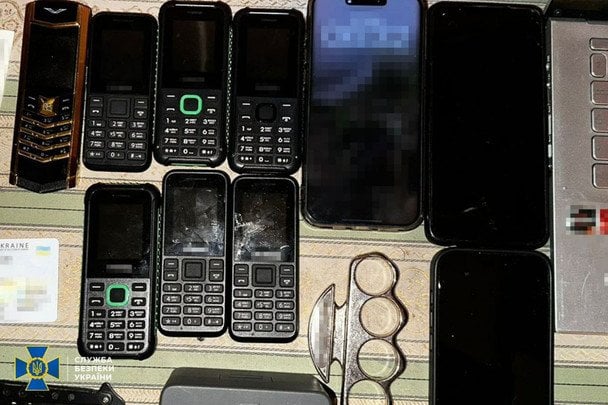 У зловмисників вилучили докази листування з кураторами РФ. / © СБУ