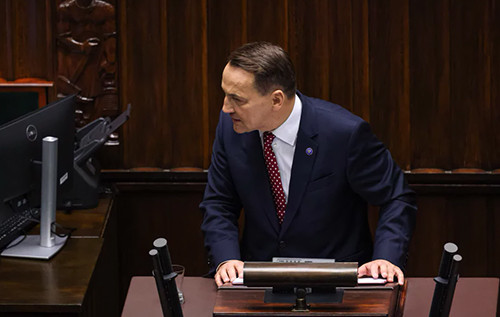 Сікорський у Сеймі закликав бути готовими до війни "як та, яку пам’ятають наші діди" Сікорський у Сеймі закликав бути готовими до війни "як та, яку пам’ятають наші діди"