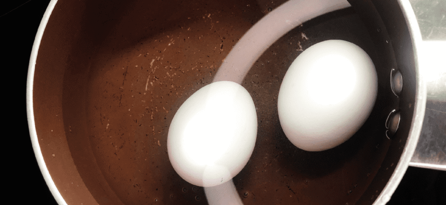 Мама вам це не розповідала — чому не можна заливати яйця холодною водою після варіння: 1 неочікуваний факт Мама вам це не розповідала — чому не можна заливати яйця холодною водою після варіння: 1 неочікуваний факт