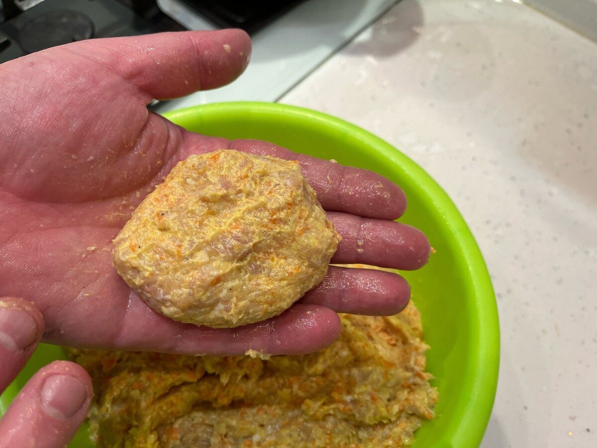 Господині розповіли, на який інгредієнт краще замінити хліб у котлетах