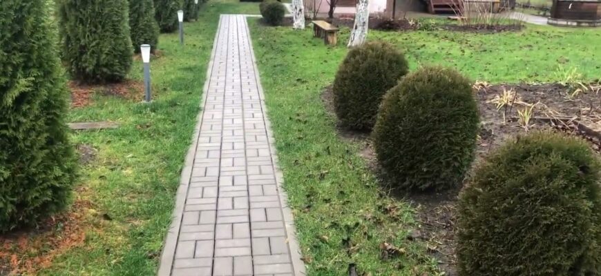 Бетон та бруківка – минуле століття: чоловік засипав трубу щебнем – і на доріжках 0 бруду навіть у зливу Бетон та бруківка – минуле століття: чоловік засипав трубу щебнем – і на доріжках 0 бруду навіть у зливу