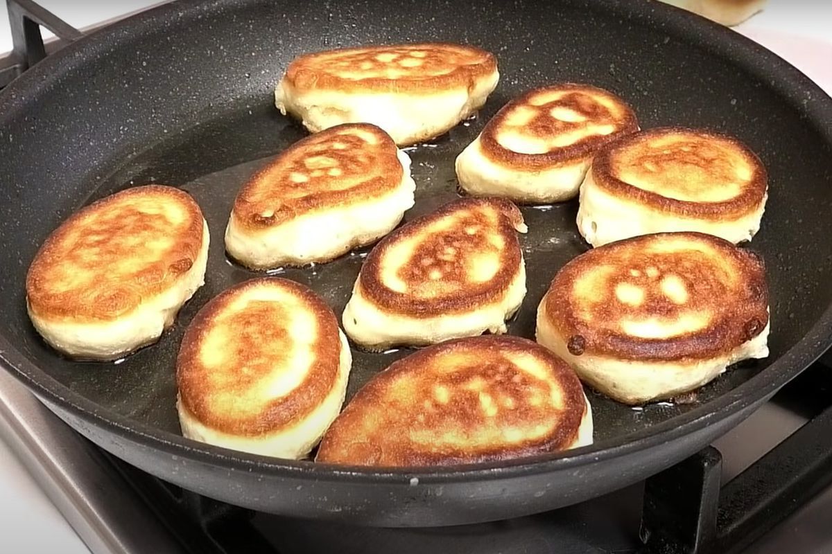 Кулінари поділились рецептом ідеального тіста на повітряні млинці Кулінари поділились рецептом ідеального тіста на повітряні млинці