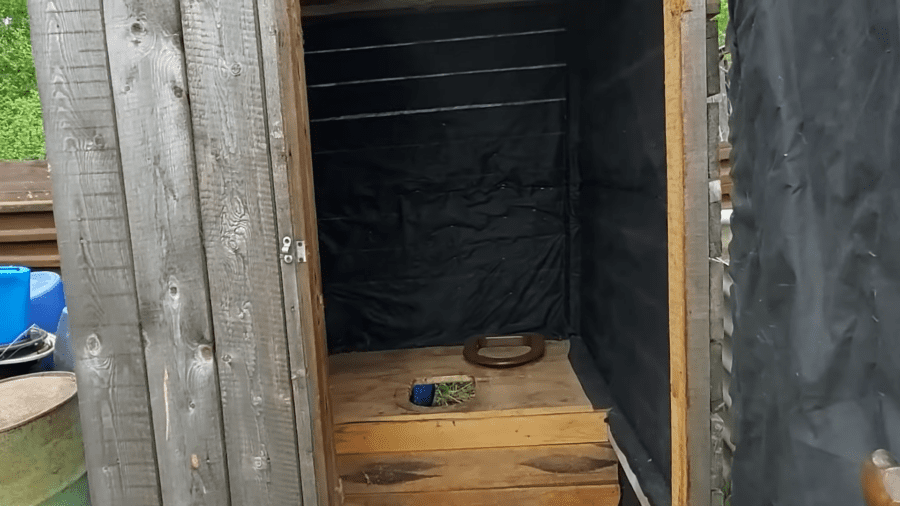 Господині розповіли, як прибрати запах у вуличному туалеті без витрат Господині розповіли, як прибрати запах у вуличному туалеті без витрат