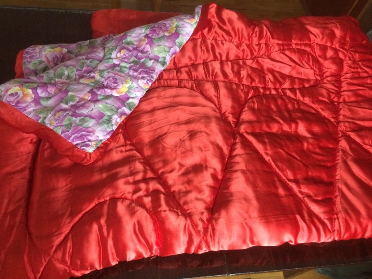 Експерти розповіли, як можна використовувати старі ковдри для утеплення дому в зимовий період