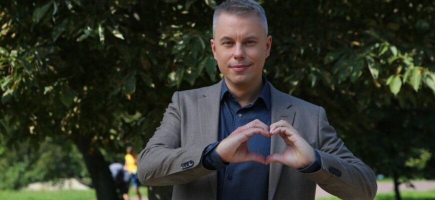 Тишком-нишком покинув Україну: ведучий Андрій Доманський багато років не виходить на зв’язок Тишком-нишком покинув Україну: ведучий Андрій Доманський багато років не виходить на зв’язок