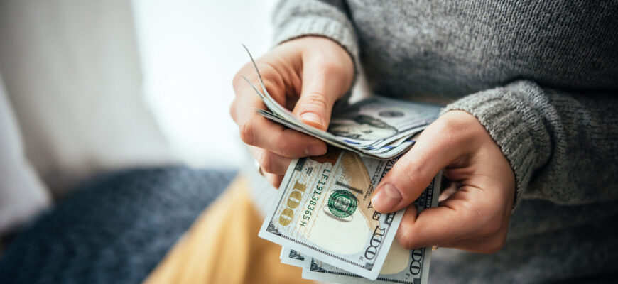 Стосується всіх, хто відкладав долари або євро: за валюту можуть оштрафувати — до 20% від суми Стосується всіх, хто відкладав долари або євро: за валюту можуть оштрафувати — до 20% від суми