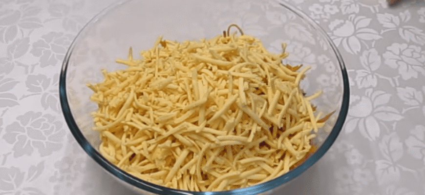 Салат “Божественний”: всі гості дякували за цю смакоту — жалію, що раніше так не готувала Салат “Божественний”: всі гості дякували за цю смакоту — жалію, що раніше так не готувала