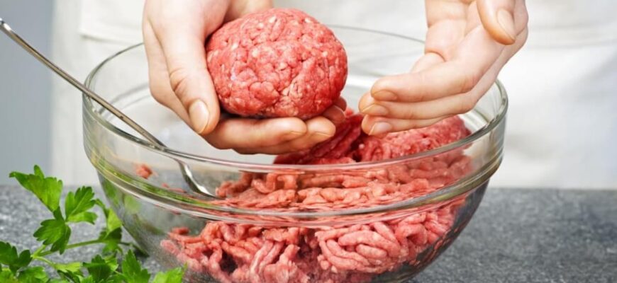 Котлети будуть зіпсовані: Які два інгредієнти категорично не можна додавати у фарш Котлети будуть зіпсовані: Які два інгредієнти категорично не можна додавати у фарш
