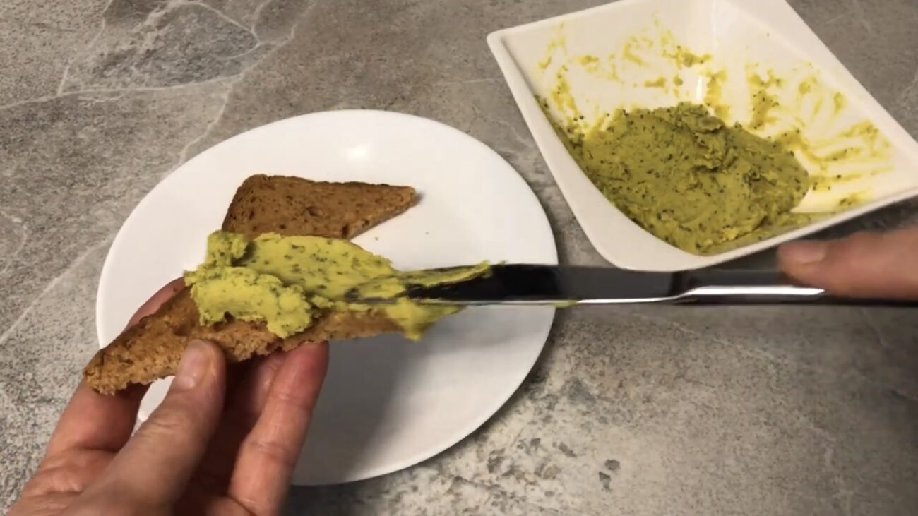 Господині розповіли, як приготувати смачну намазку з оселедця Господині розповіли, як приготувати смачну намазку з оселедця