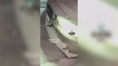 Автомобілі застрягли у снігових заметах на трасі Одеса — Київ Автомобілі застрягли у снігових заметах на трасі Одеса — Київ