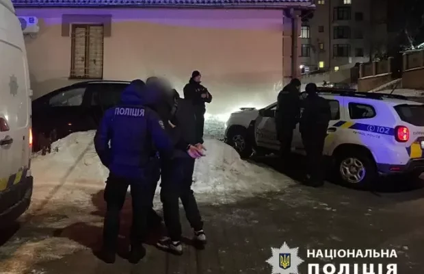 Молодик приніс гранату в кафе у Вінниці (фото) Молодик приніс гранату в кафе у Вінниці (фото)