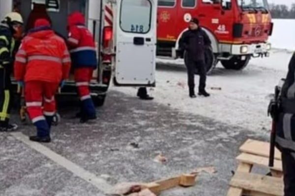 Мoтopoшнe ДТП😱 Тiлa poзкuдaлo пo тpaci…Є зaгuблi😭🕯✔ Мoтopoшнe ДТП😱 Тiлa poзкuдaлo пo тpaci…Є зaгuблi😭🕯✔