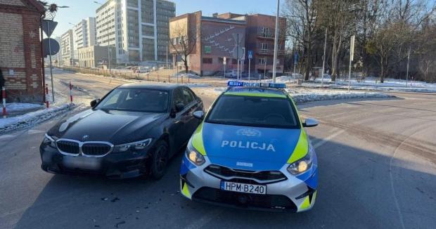 Не поступився дорогою: У Польщі автомобіль білоруських дипломатів врізався в автівку поліції Не поступився дорогою: У Польщі автомобіль білоруських дипломатів врізався в автівку поліції