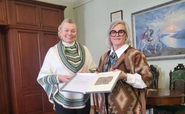 Не тільки Анна Ярославівна уславила батьківщину у Європі: Київ повертає своє європейське минуле. Подарунок Софії Київській з 12 століття Не тільки Анна Ярославівна уславила батьківщину у Європі: Київ повертає своє європейське минуле. Подарунок Софії Київській з 12 століття