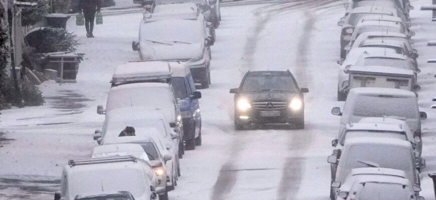 Негода паралізувала трасу до кордону: де обмежили рух і що відбувається на пунктах пропуску Негода паралізувала трасу до кордону: де обмежили рух і що відбувається на пунктах пропуску