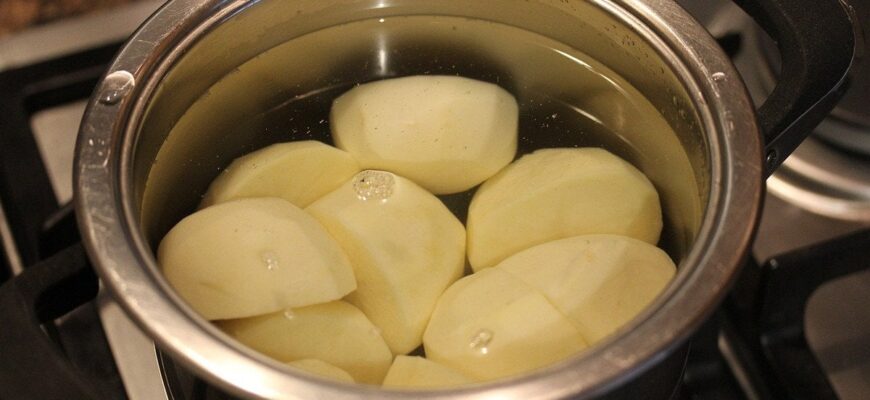 Ніколи не виливайте воду після варіння картоплі: вона допоможе вирішити купу побутових проблем Ніколи не виливайте воду після варіння картоплі: вона допоможе вирішити купу побутових проблем