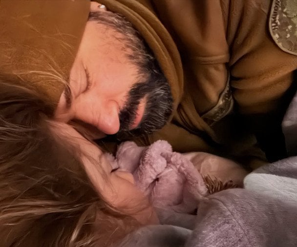 Захисник Девід Аксельрод з донькою Соломією від Олени Мозгової / © instagram.com/mozgovaolena