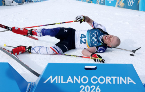 Олімпіада-2026: три біатлоністи раптово зупинилися перед фінішем і влаштували зарубу Олімпіада-2026: три біатлоністи раптово зупинилися перед фінішем і влаштували зарубу