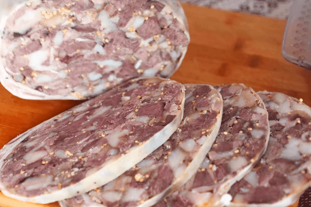 Кулінари поділились рецептом домашнього сальтисону без кишки Кулінари поділились рецептом домашнього сальтисону без кишки