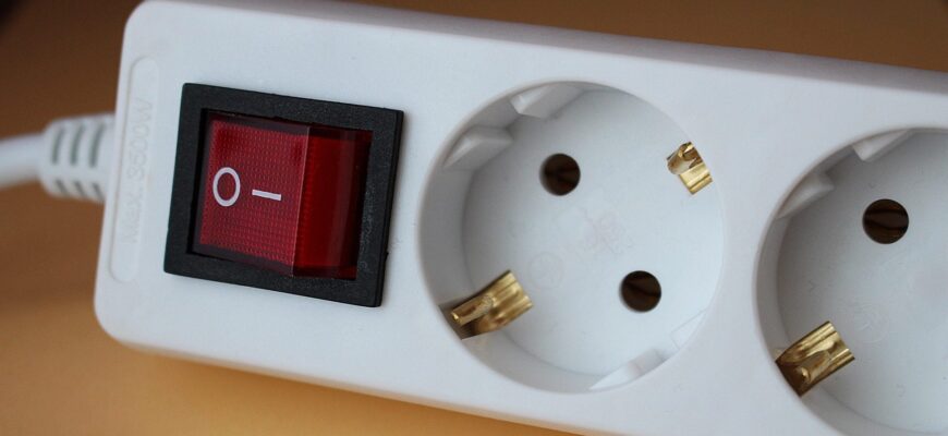 Мій сусід-електрик попередив: всього 1 помилка з розеткою взимку може обійтися дуже дорого Мій сусід-електрик попередив: всього 1 помилка з розеткою взимку може обійтися дуже дорого