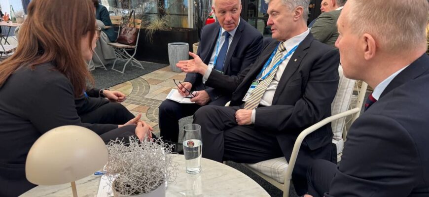 Порошенко попередив про небезпеку референдуму: це російський сценарій, пам’ятайте, Путін – офіцер КДБ Порошенко попередив про небезпеку референдуму: це російський сценарій, пам’ятайте, Путін – офіцер КДБ