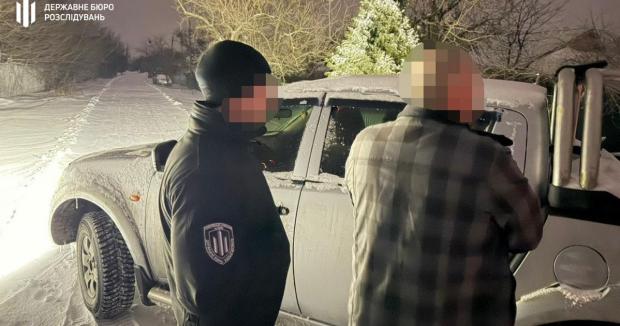 Поставив на коліна перед строєм і бив ногами: Офіцер на Черкащині влаштував жорстоке “покарання” для солдатів Поставив на коліна перед строєм і бив ногами: Офіцер на Черкащині влаштував жорстоке “покарання” для солдатів