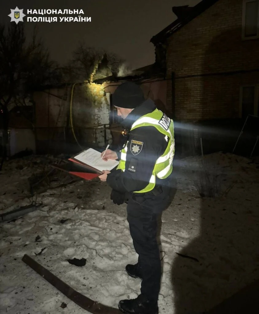Обстріл Києва: пожежі й пошкодження у трьох районах, постраждалих немає Обстріл Києва: пожежі й пошкодження у трьох районах, постраждалих немає