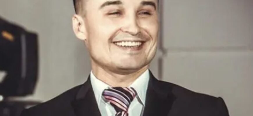 Готував важливу заяву про Зеленського, але зник: де зараз зірка “Кварталу 95” Денис Манжосов Готував важливу заяву про Зеленського, але зник: де зараз зірка “Кварталу 95” Денис Манжосов