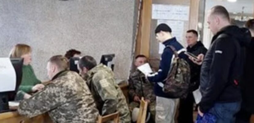 ТЦК звернулися до чоловіків із правом на відстрочку: що слід зробити негайно ТЦК звернулися до чоловіків із правом на відстрочку: що слід зробити негайно