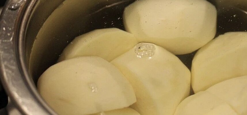 Ніколи не виливайте воду після варіння картоплі: вона допоможе Ніколи не виливайте воду після варіння картоплі: вона допоможе