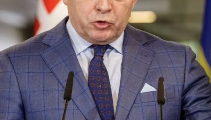 Фіцо зупинив поставки електроенергії до України і висунув ультимамум Фіцо зупинив поставки електроенергії до України і висунув ультимамум