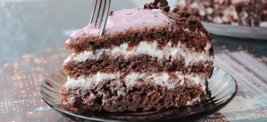 Стаканом варення і мукою можна здивувати: легендарний торт “Чорний принц” знову в моді у 2026 Стаканом варення і мукою можна здивувати: легендарний торт “Чорний принц” знову в моді у 2026